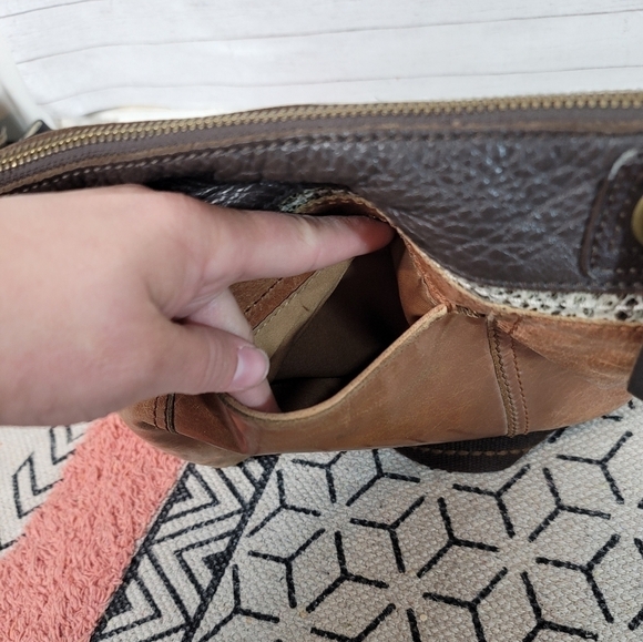 THE SAK KENDRA CROSSBODY IN CAMEL TAN LEATHER - Picture 8 of 14